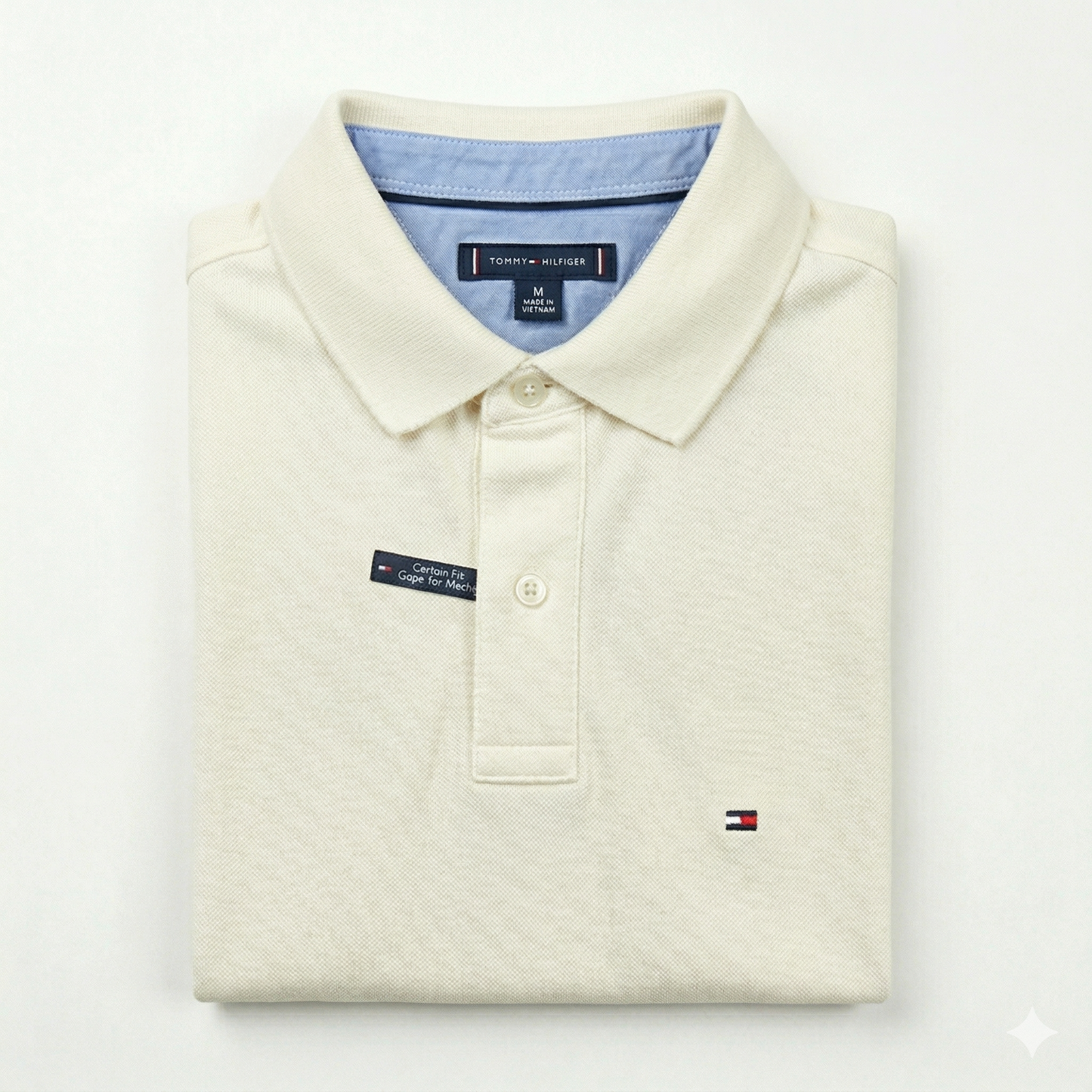 REMERA ESTILO POLO - BLANCO CREMA - LOGO TRADICIONAL TH