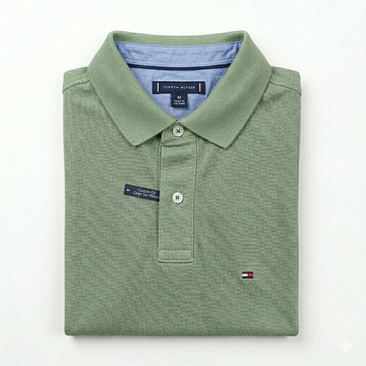 REMERA ESTILO POLO - VERDE MILITAR - LOGO TRADICIONAL TH